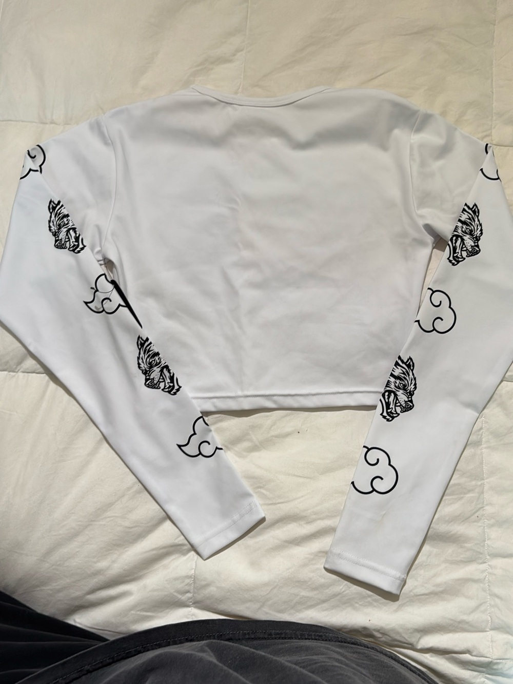 Darc Sport White Long-Sleeve Graphic Crop Top - Naruto Collection